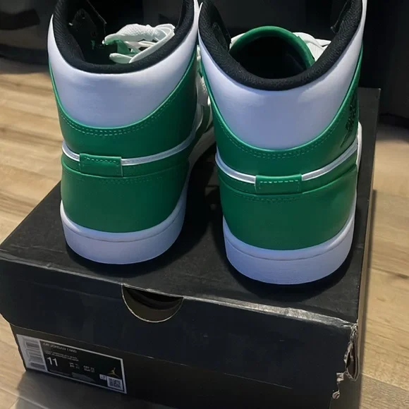 Jordan 1 Mid Lucky Green - Picture 2 of 6
